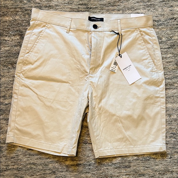 NWT Kenneth Cole Men's Beige Flat Front Shorts - Picture 1 of 4